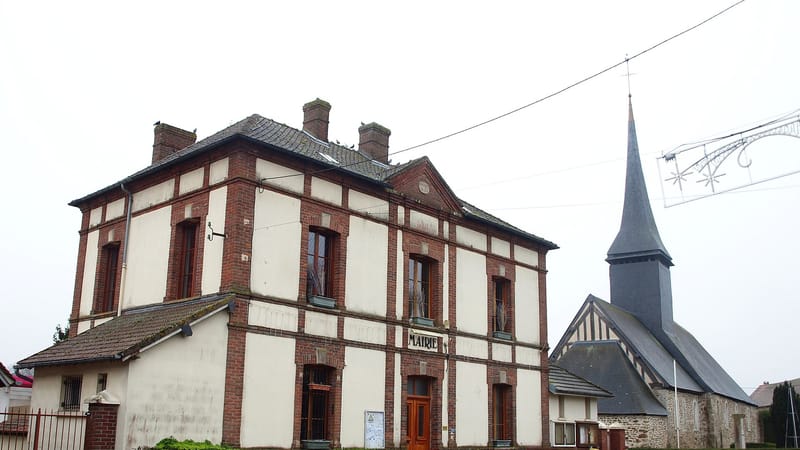 Gaillon — Saint-Julien-de-la-Liègue-FR-27-mairie & église-02