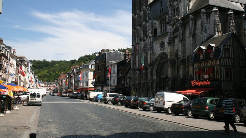 Pont-Audemer — Pont Audemer straatbeeld