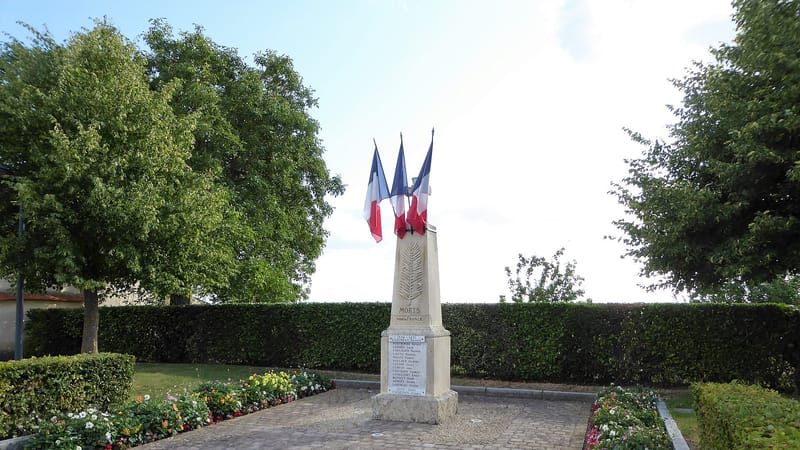 Gellainville — Gellainville monuments aux morts Eure-et-Loir France