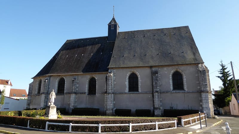 Luisant — Luisant monument aux morts église Saint-Laumer Eure-et-Loir France