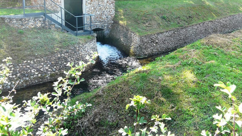 Rueil-la-Gadelière — Trop-plein de l'aqueduc de l'Avre - panoramio