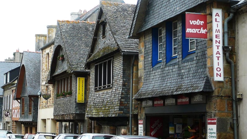 Le Faou — 176.Le Faou.Vieilles maisons.Pans bois recouverts ardoises