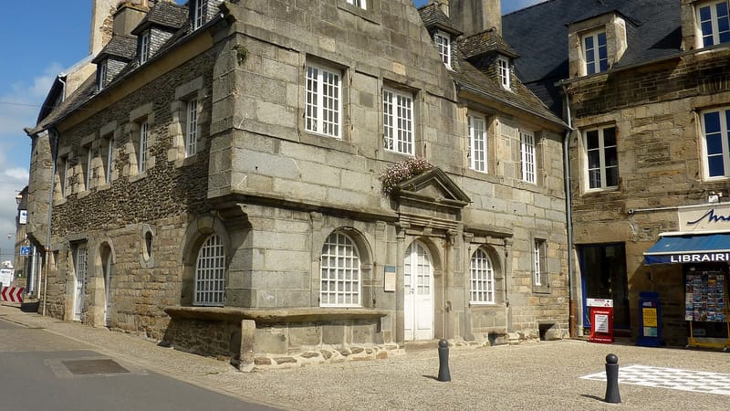 Lesneven — 151 Lesneven Maison de commerce du XVIIe siècle