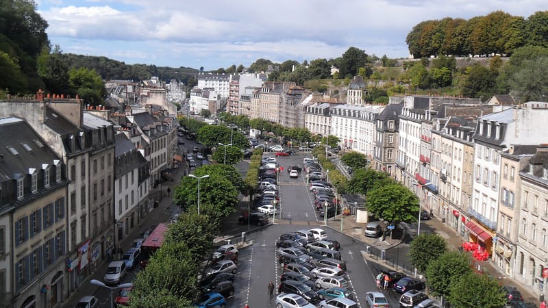 Morlaix — Vue sur la place de Morlaix via le viaduc