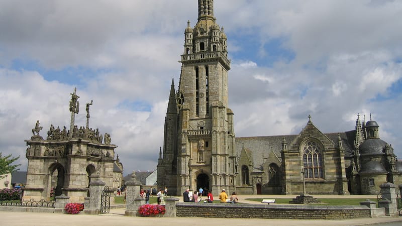 Pleyben — FRANCE - Bretagne - Pleyben - Enclos paroissial (06-08-2004)