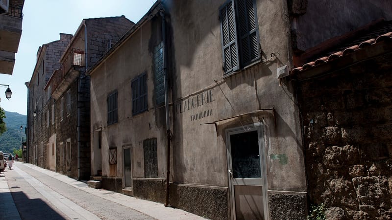 Sartène — Rue de Sartène Corse (1 sur 1)-2