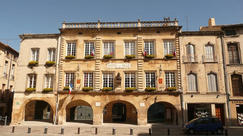 Bagnols-sur-Cèze — Hôtel de ville à Bagnols-sur-Cèze