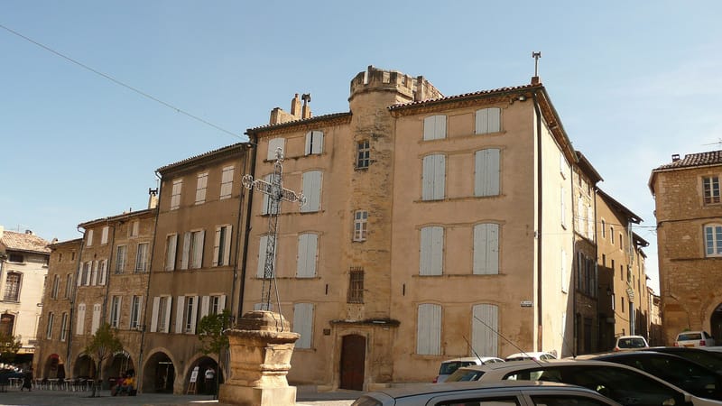 Bagnols-sur-Cèze — Place à Bagnols-sur-Cèze 3