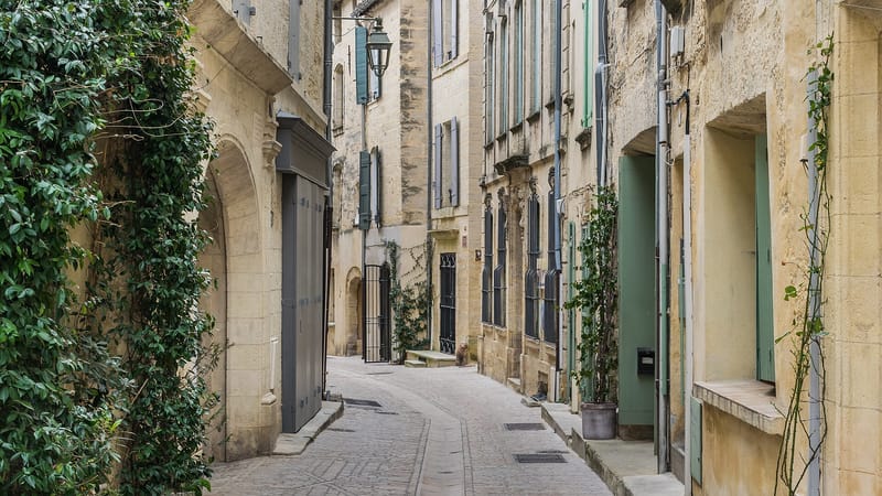 Uzès — Rue de la Petite Bourgade in Uzes 02