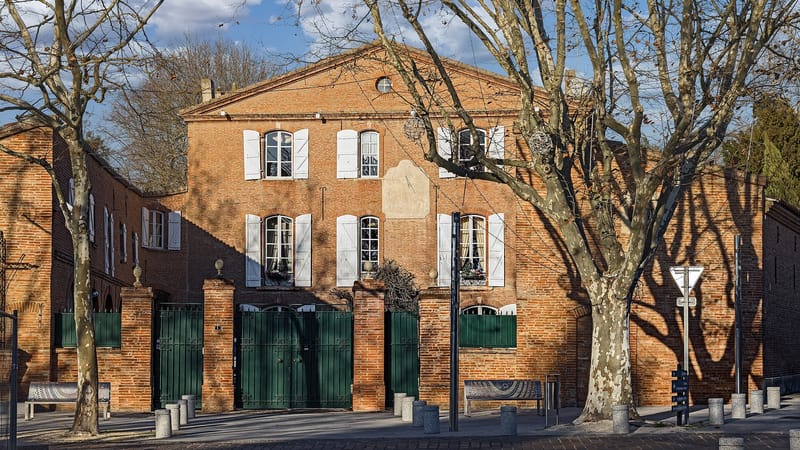 Labège — Labège - La place Saint-Barthélemy - maison de maître