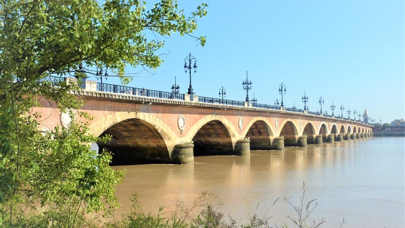 Bordeaux — 151 - Le Pont de Pierre - Bordeaux