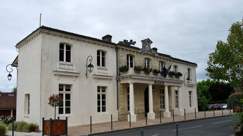 Lormont — Yvrac Mairie