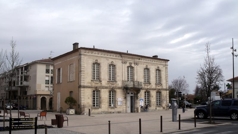 La Teste-de-Buch — Place Jean Hameau
