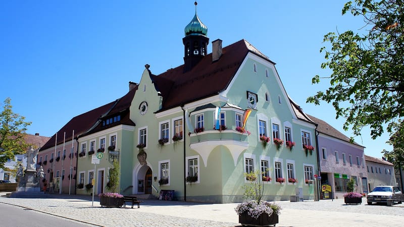 Combourg — Radnice, Mnichov nad Lesy