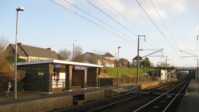 Montfort-sur-Meu — Gare SNCF Montfort sur Meu Voies