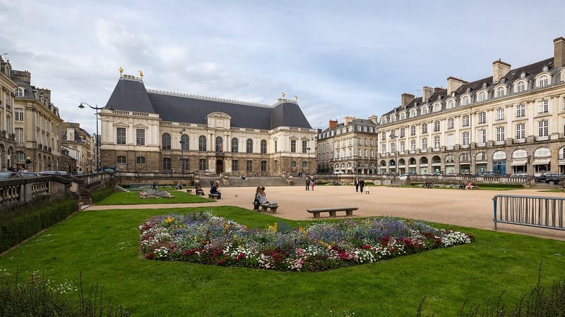Rennes — Vue sud-ouest de la place du parlement de Bretagne, Rennes, France