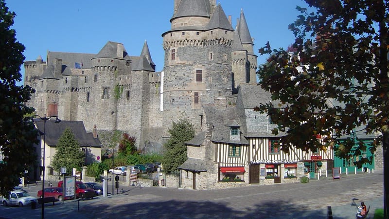 Vitré — Château de Vitré Place St-Yves