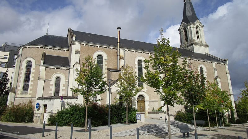 Joué-lès-Tours — Église Saint-Pierre-et-Saint-Paul de Joué-lès-Tours