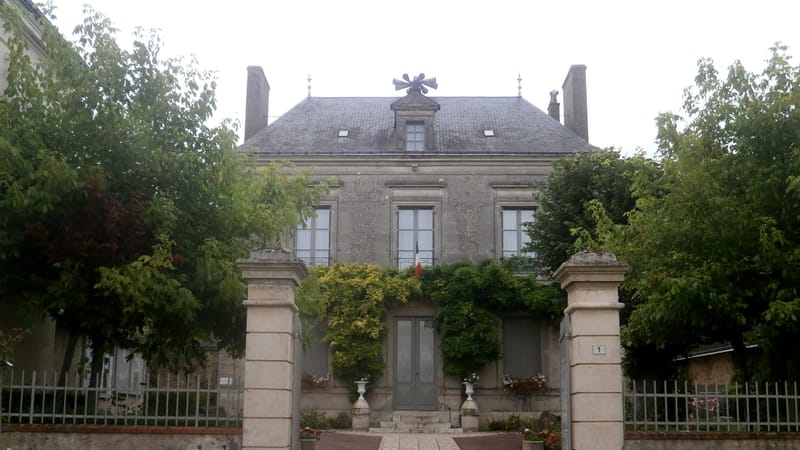 Neuvy-le-Roi — Chemillé-sur-Dême mairie