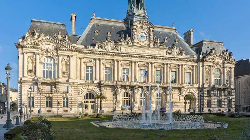 Tours — Tours - Hôtel de Ville - 12