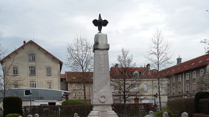 Beaurepaire — Monument aux morts - Beaurepaire