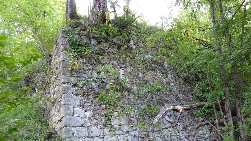 Meylan — France-Meylan-Château Corbeau-South support wall 2
