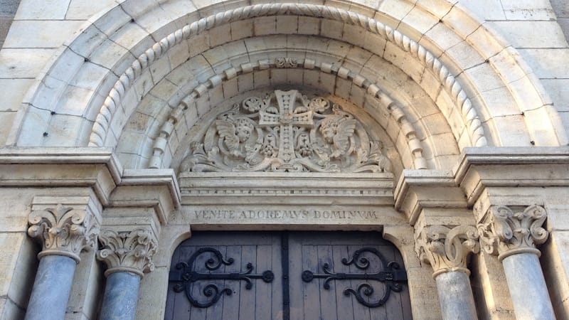 Pont-de-Chéruy — Pont-de-Chéruy - Église - fronton