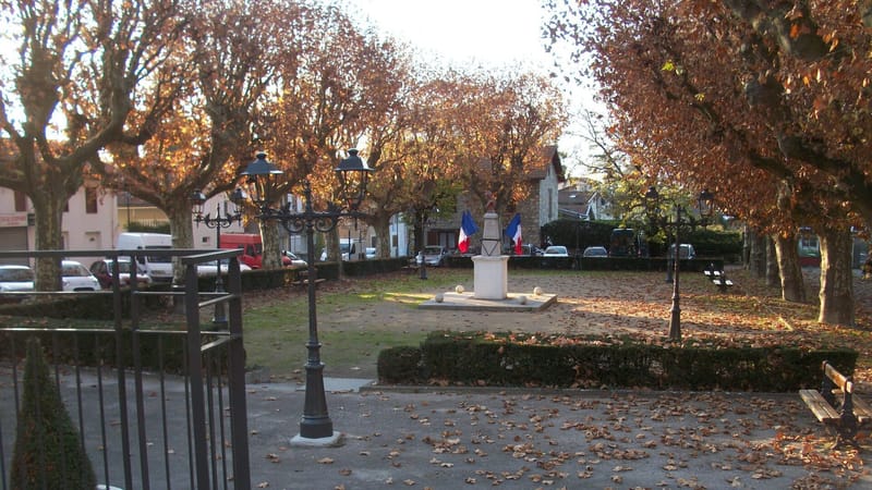 Saint-Martin-d'Hères — SMH place Liberte 6810