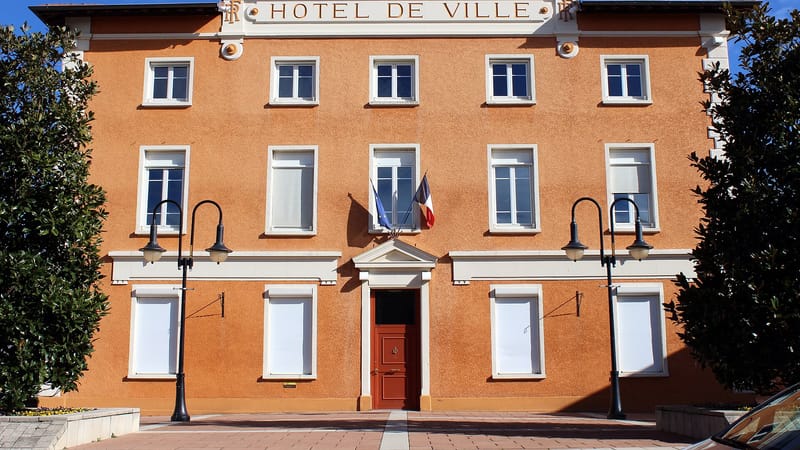 Saint-Quentin-Fallavier — Saint-Quentin-Fallavier - Hotel de ville 2