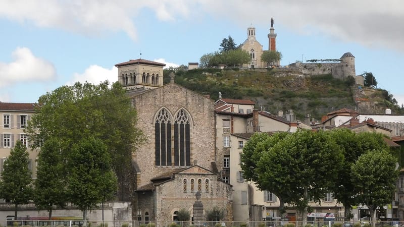 Vienne — Vienne - Quai du Rhône, église Saint-André-le-Bas et chapelle Notre-Dame-de-la-Salette, depuis Saint-Romain-en-Gal