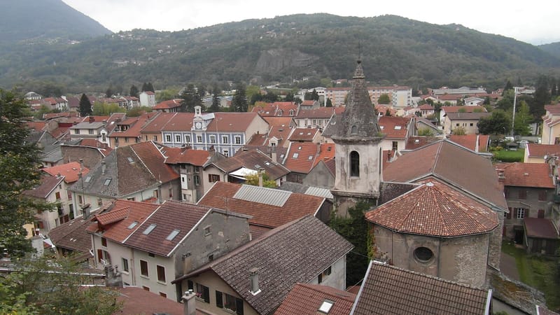 Vizille — L'église et la mairie de Vizille vue de la Rampe