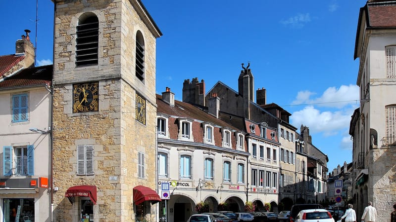 Lons-le-Saunier — Rue des arcades