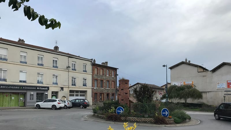 Chazelles-sur-Lyon — Chazelles-sur-Lyon - place des Portes