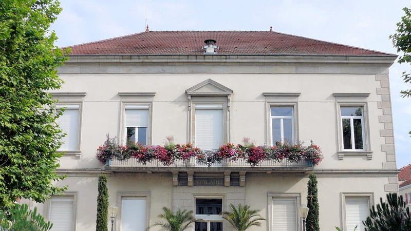 Feurs — Feurs - Hôtel de ville -1