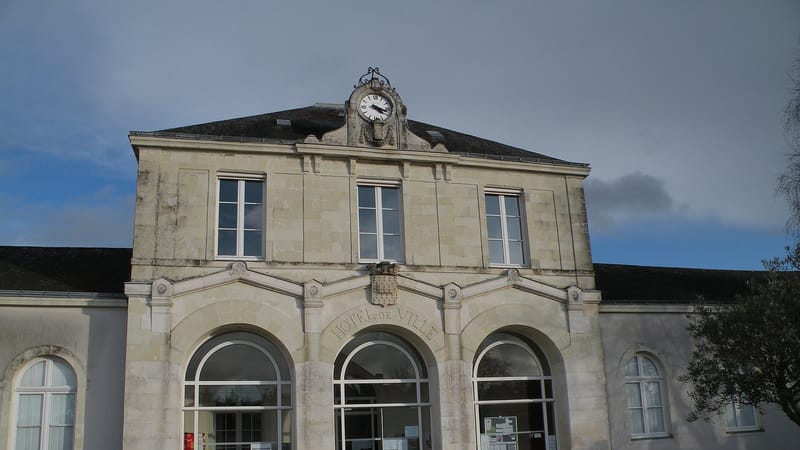 Saint-Étienne-de-Montluc — Saint-Étienne-de-Montluc mairie