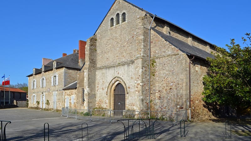 Saint-Philbert-de-Grand-Lieu — Abbatiale de Saint-Philbert-de-Grand-Lieu (facade)