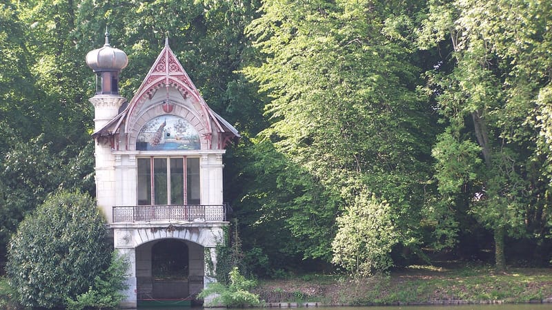 Olivet — Garage à bateaux