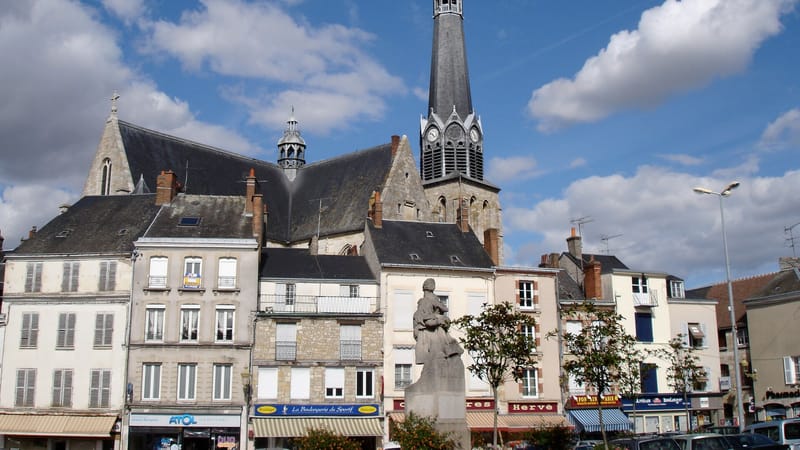 Pithiviers — Pithiviers place du Martroi 2