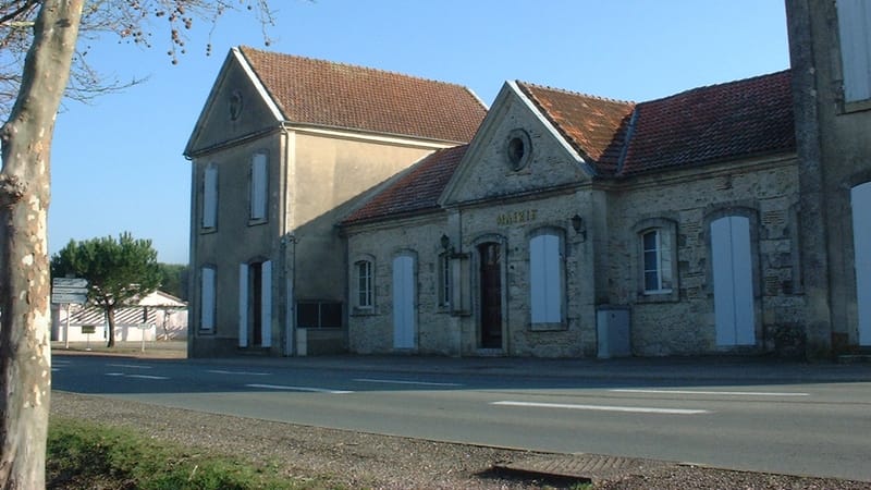 Aiguillon — Mairie de Bourran, façade avant