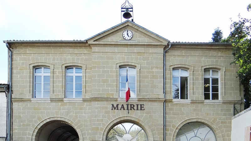 Miramont-de-Guyenne — Seyches - Mairie
