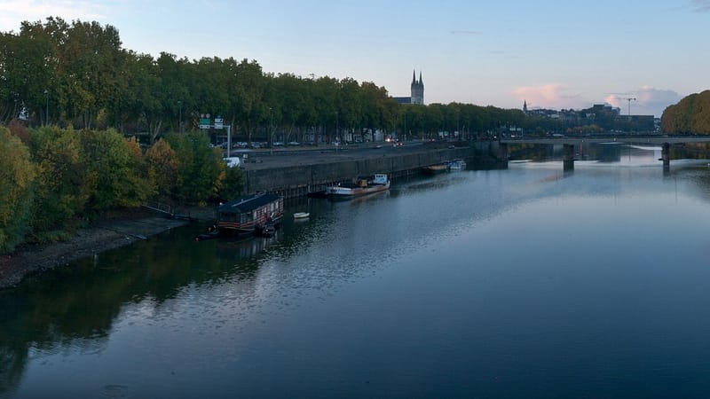 Angers — Berges de Maine, pont Confluences