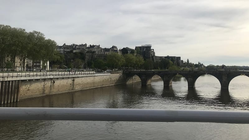 Les Ponts-de-Cé — Міст через La Maine