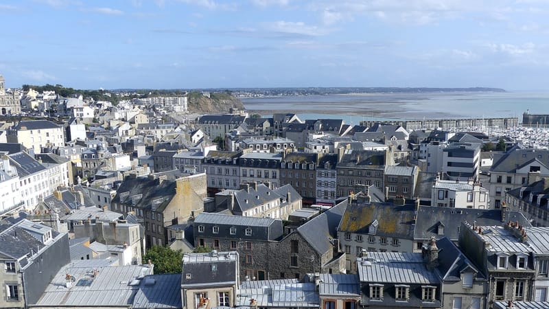 Granville — Toits de Granville en direction du sud en été (2019)
