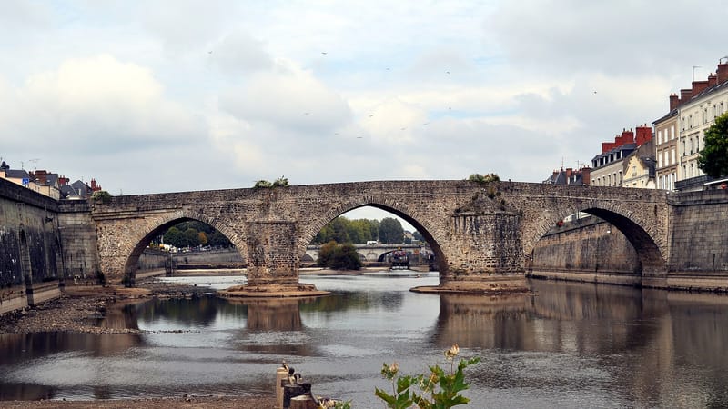 Laval — Pont-Vieux de Laval