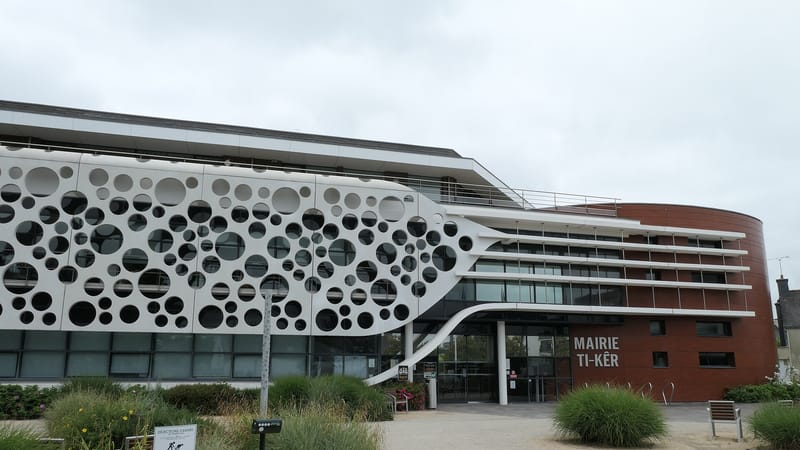 Plescop — Plescop - mairie 01