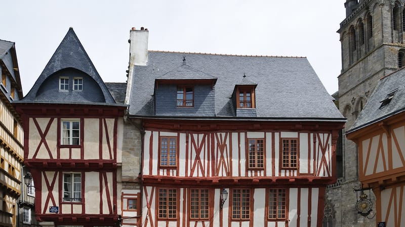 Vannes — Maisons colombages place Henri IV Vannes