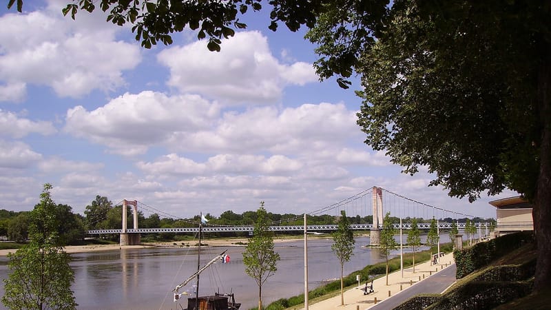 Cosne-Cours-sur-Loire — Bords de Loire et pont, Cosne-Cours-sur-Loire