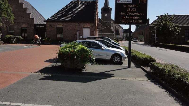 Genech — Genech (Nord) centre avec mairie et église