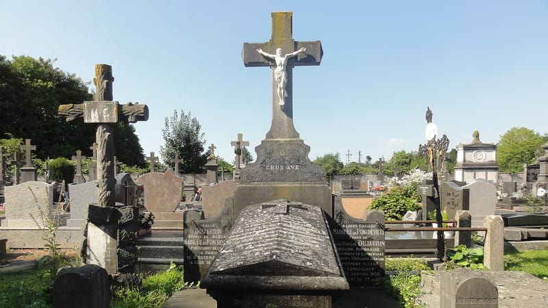 Lambersart — Lambersart - Cimetière du Bourg (13, tombe d'Albert Mabille de Poncheville)