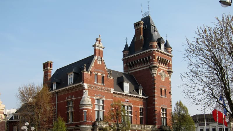 La Madeleine — La madeleine hotel de ville